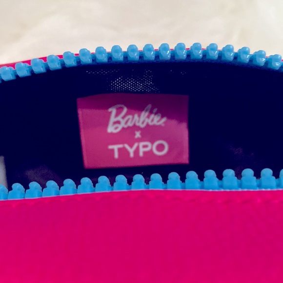 Barbie x Typo Barbie Cosmetic Bag NWT Excellent Condition - Picture 9 of 10